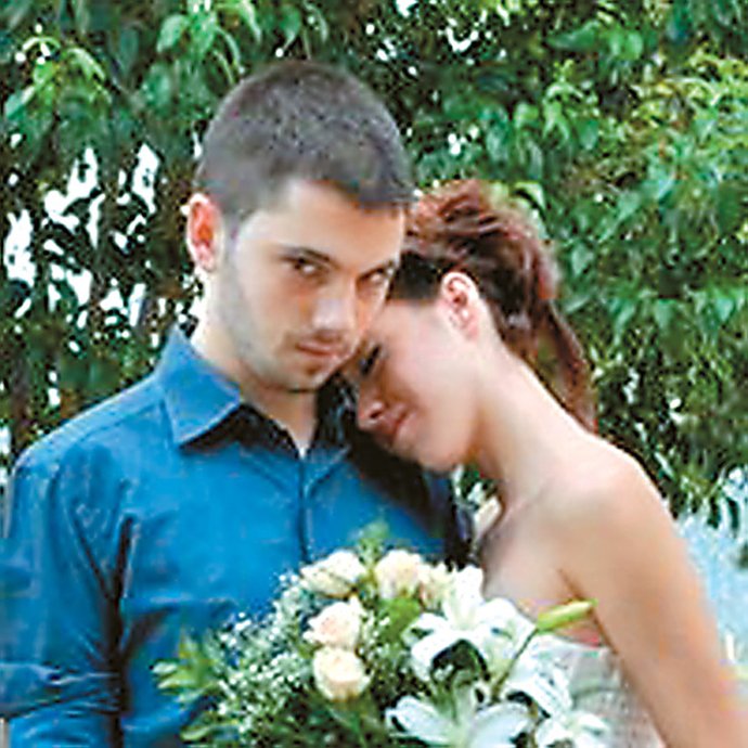 H 18χρονη σύζυγος του Ρωμανού ξεσπά: Φωνάζω στις θαυμάστριες του Νίκου ότι είναι δικός μου [εικόνες] | iefimerida.gr 2