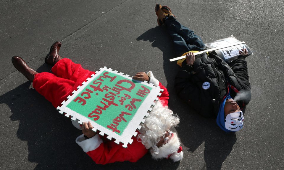 Χιλιάδες Αμερικανοί στους δρόμους με τα χέρια ψηλά -Κατά της ρατσιστικής αστυνομικής βίας [εικόνες] | iefimerida.gr 0