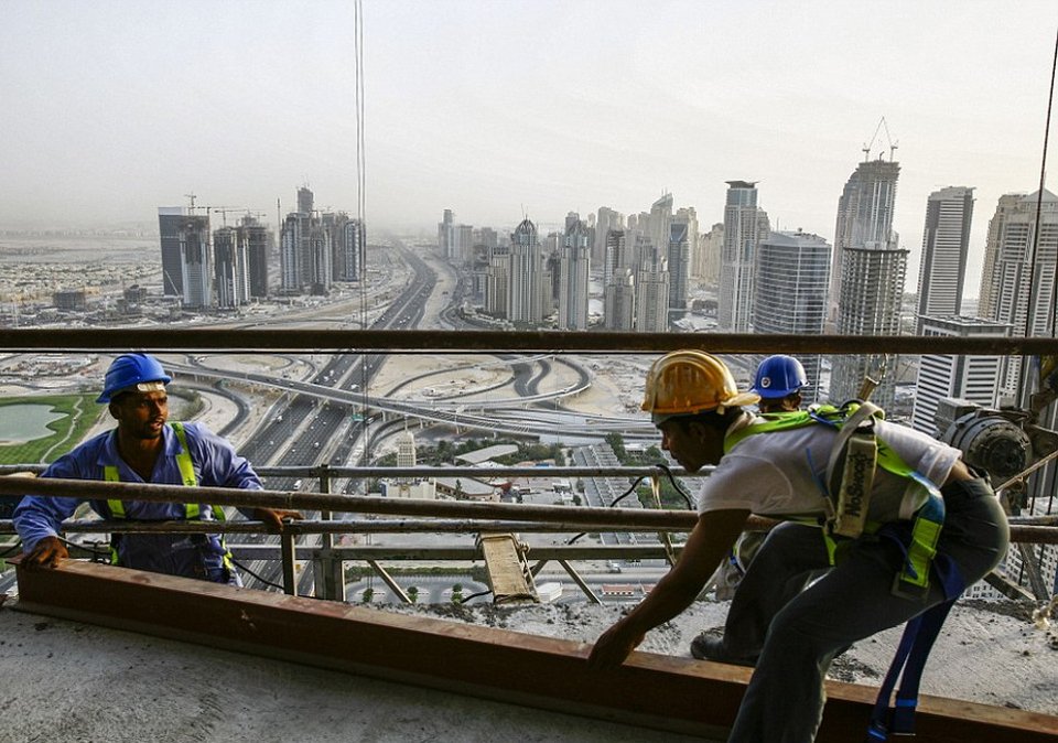 Η άλλη όψη του Ντουμπάι δεν είναι καθόλου φανταχτερή -Στα άδυτα του στρατοπέδου συγκέντρωσης των εργατών που χτίζουν τους ουρανοξύστες [εικόνες] | iefimerida.gr 8