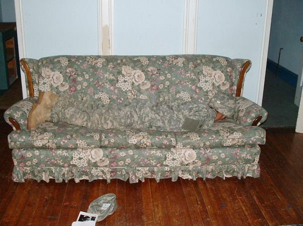 Οσα απίστευτα κάνουν οι στρατιώτες όταν δεν τους βλέπουν οι αξιωματικοί -Υπνος σε τουρμπίνες αεροπλάνων, μπάνιο σε φουσκωτές πισίνες [εικόνες] | iefimerida.gr 2