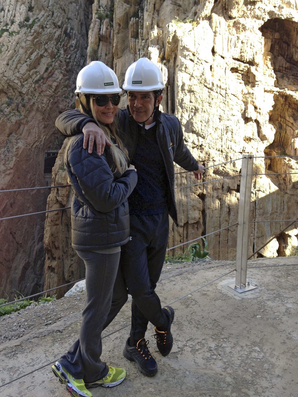 Ο Αντόνιο Μπαντέρας ξανάνιωσε με τον νέο έρωτά του [εικόνες] | iefimerida.gr 0