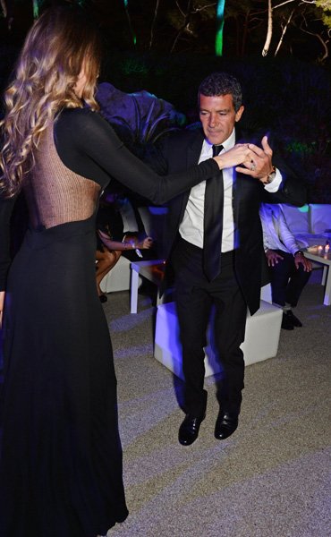 Ο Αντόνιο Μπαντέρας ξανάνιωσε με τον νέο έρωτά του [εικόνες] | iefimerida.gr 3