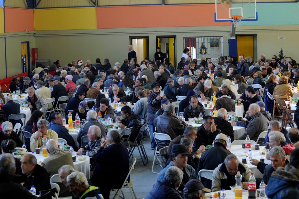 Γεύμα αγάπης για τους απόρους από τον Δήμο Αθηναίων -Εκατοντάδες συνάνθρωποι μας στο Ρουφ [εικόνες] | iefimerida.gr 10