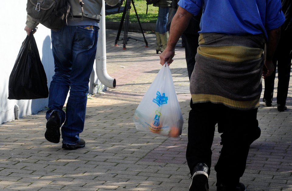 Γεύμα αγάπης για τους απόρους από τον Δήμο Αθηναίων -Εκατοντάδες συνάνθρωποι μας στο Ρουφ [εικόνες] | iefimerida.gr 5