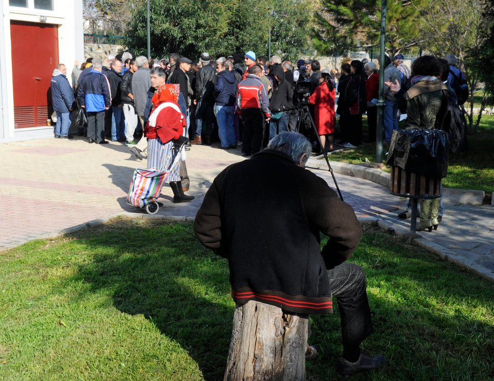 Γεύμα αγάπης για τους απόρους από τον Δήμο Αθηναίων -Εκατοντάδες συνάνθρωποι μας στο Ρουφ [εικόνες] | iefimerida.gr 7
