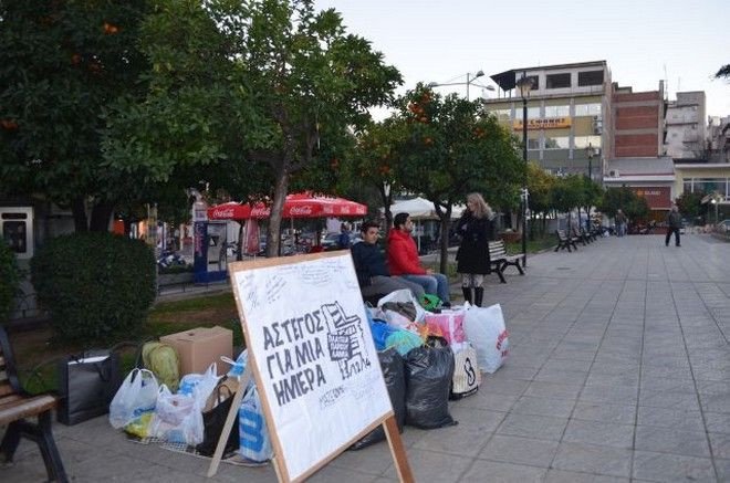 Τρεις φίλοι μένουν άστεγοι για μια ημέρα για να μαζέψουν βασικά είδη για όσους έχουν πραγματική ανάγκη [εικόνες & βίντεο] | iefimerida.gr 0