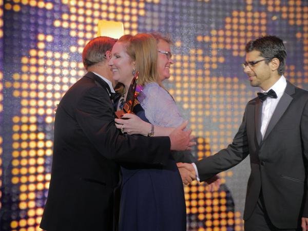 Ελληνας ο κορυφαίος δημοσιογράφος της χρονιάς της Αυστραλίας -Ξεσκέπασε απάτη τράπεζας εις βάρος των φτωχών [εικόνες] | iefimerida.gr 3