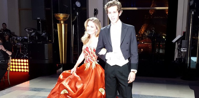 Η υψηλή κοινωνία μάς φτύνει: Πριγκιπόπουλα, κόμησσες και πλουσιοκόριτσα στο Χορό των Debutantes [εικόνες] | iefimerida.gr 10