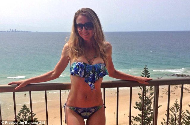 H γκουρού της δίαιτας στο Youtube εξηγεί πώς έγινε θεά τρώγοντας 51 μπανάνες την ημέρα [εικόνες & βίντεο] | iefimerida.gr 1