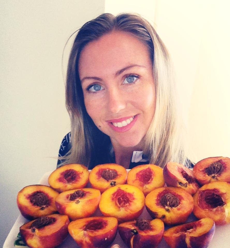 H γκουρού της δίαιτας στο Youtube εξηγεί πώς έγινε θεά τρώγοντας 51 μπανάνες την ημέρα [εικόνες & βίντεο] | iefimerida.gr 13