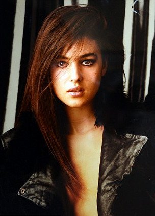 Η Μόνικα Μπελούτσι στην εφηβεία -Από τότε μάγευε άνδρες και γυναίκες με την ομορφιά της [εικόνες] | iefimerida.gr 0