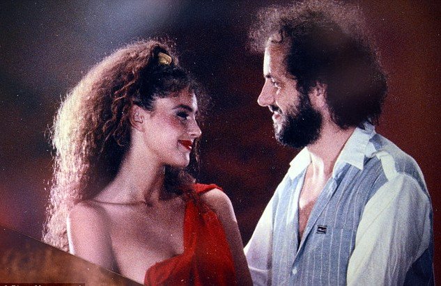 Η Μόνικα Μπελούτσι στην εφηβεία -Από τότε μάγευε άνδρες και γυναίκες με την ομορφιά της [εικόνες] | iefimerida.gr 8