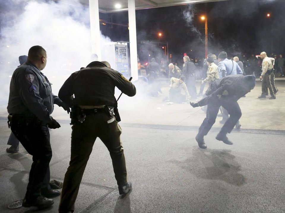 Αυτός είναι ο 18χρονος που πυροβόλησε αστυνομικός στο Φέργκιουσον -Κατέρρευσε η μητέρα του όταν τον αναγνώρισε [βίντεο & εικόνες] | iefimerida.gr 10