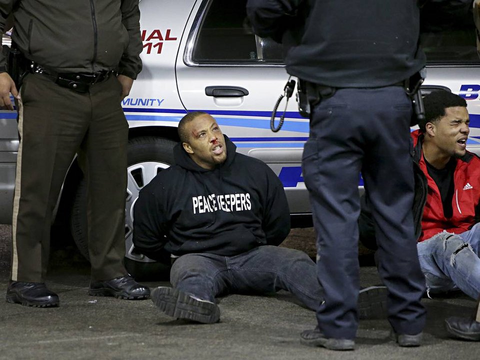 Αυτός είναι ο 18χρονος που πυροβόλησε αστυνομικός στο Φέργκιουσον -Κατέρρευσε η μητέρα του όταν τον αναγνώρισε [βίντεο & εικόνες] | iefimerida.gr 9