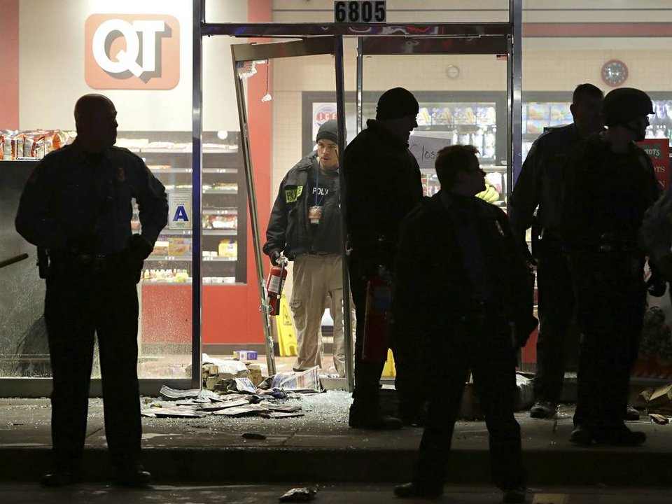 Αυτός είναι ο 18χρονος που πυροβόλησε αστυνομικός στο Φέργκιουσον -Κατέρρευσε η μητέρα του όταν τον αναγνώρισε [βίντεο & εικόνες] | iefimerida.gr 8