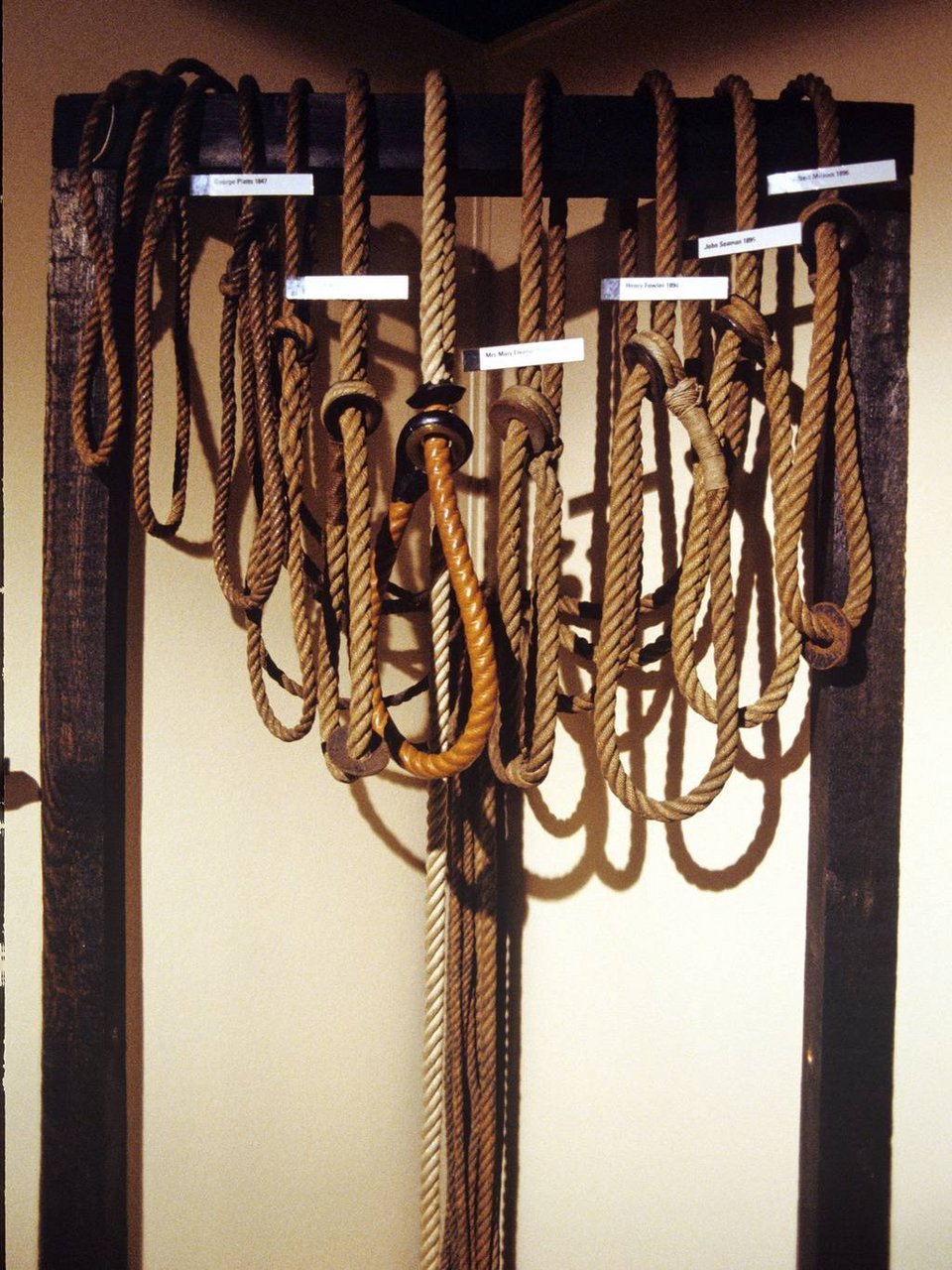 Στα άδυτα του «Μαύρου Μουσείου» -Διαβόητοι κακοποιοί, στυγερά εγκλήματα και μέθοδοι εκτελέσεων [εικόνες] | iefimerida.gr 1