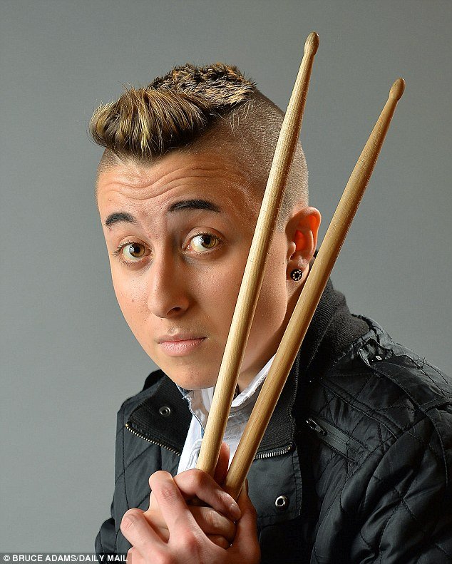 H 17χρονη που έκανε αλλαγή φύλλου για να μοιάσει στον Τζάστιν Μπίμπερ [εικόνες] | iefimerida.gr 4