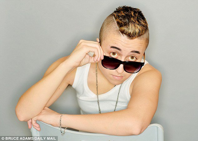 H 17χρονη που έκανε αλλαγή φύλλου για να μοιάσει στον Τζάστιν Μπίμπερ [εικόνες] | iefimerida.gr 5