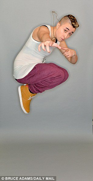 H 17χρονη που έκανε αλλαγή φύλλου για να μοιάσει στον Τζάστιν Μπίμπερ [εικόνες] | iefimerida.gr 7