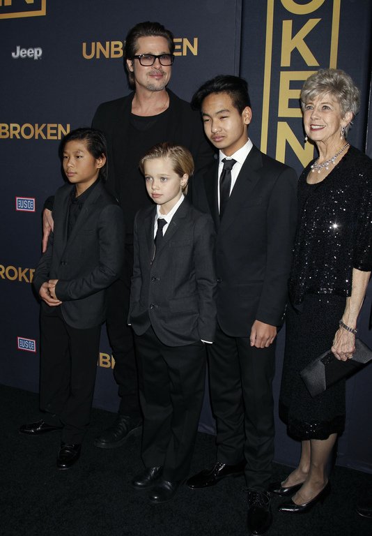 Η συγκλονιστική κορούλα του Brad Pitt με κοστούμι και γραβάτα [εικόνες] | iefimerida.gr 3