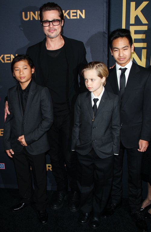 Η συγκλονιστική κορούλα του Brad Pitt με κοστούμι και γραβάτα [εικόνες] | iefimerida.gr 5