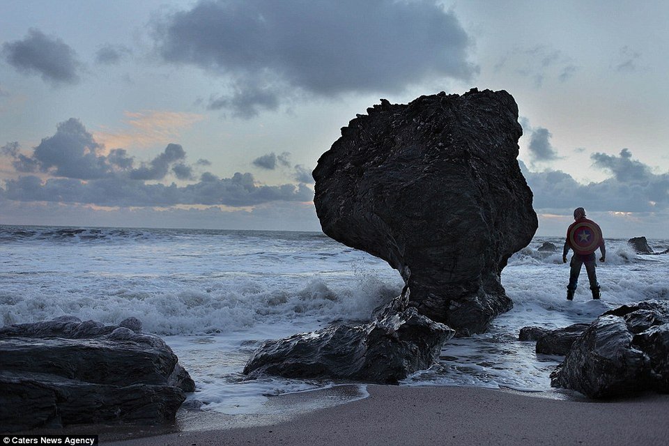 Μοναδικό πρότζεκτ φωτογράφου -Τι κάνουν οι σούπερ ήρωες στα ρεπό τους [εικόνες] | iefimerida.gr 4
