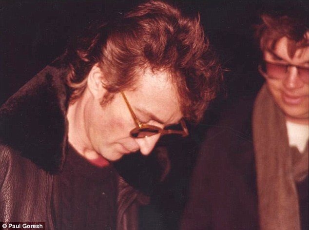 Η ζωή μου με τον δολοφόνο του Λένον – Η σύζυγος του Μαρκ Τσάπμαν σπάει τη σιωπή της [εικόνες] | iefimerida.gr 0