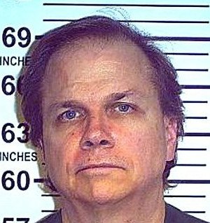 Η ζωή μου με τον δολοφόνο του Λένον – Η σύζυγος του Μαρκ Τσάπμαν σπάει τη σιωπή της [εικόνες] | iefimerida.gr 8