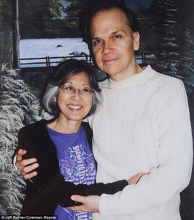 Η ζωή μου με τον δολοφόνο του Λένον – Η σύζυγος του Μαρκ Τσάπμαν σπάει τη σιωπή της [εικόνες] | iefimerida.gr 2