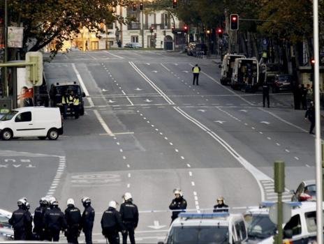 Χρεοκοπημένος επιχειρηματίας γέμισε το αυτοκίνητό του με βουτάνιο και το έριξε στην έδρα του κόμματος του Ραχόι  [βίντεο & εικόνες] | iefimerida.gr 2