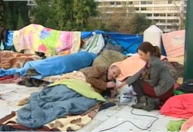 Ο Μιχελογιαννάκης σε sleeping bag, στην πλατεία Συντάγματος -Ξεκίνησε την απεργία πείνας [εικόνες] | iefimerida.gr 3