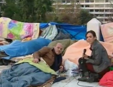 Ο Μιχελογιαννάκης σε sleeping bag, στην πλατεία Συντάγματος -Ξεκίνησε την απεργία πείνας [εικόνες] | iefimerida.gr 1