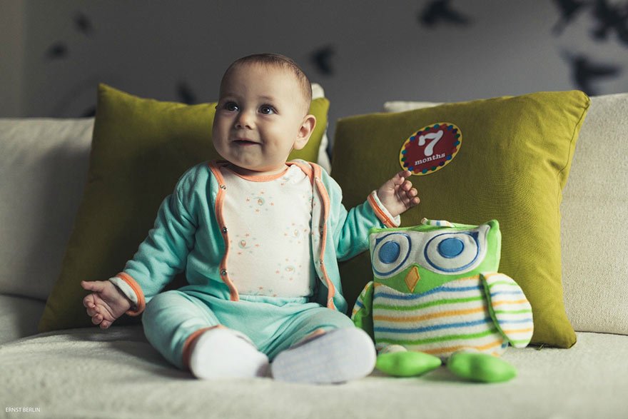 Ενας συγκινητικός μπαμπάς - Προσέλαβε 23 καλλιτέχνες για να κάνει δώρο στην γυναίκα του τα πορτρέτα του μωρού τους [εικόνες&βίντεο] | iefimerida.gr 7