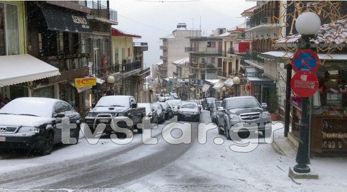 Χιονίζει ασταμάτητα στη Φθιώτιδα: Σε «παγοδρόμιο» έχει μετατραπεί η Εθνική Οδός [εικόνες] | iefimerida.gr 8