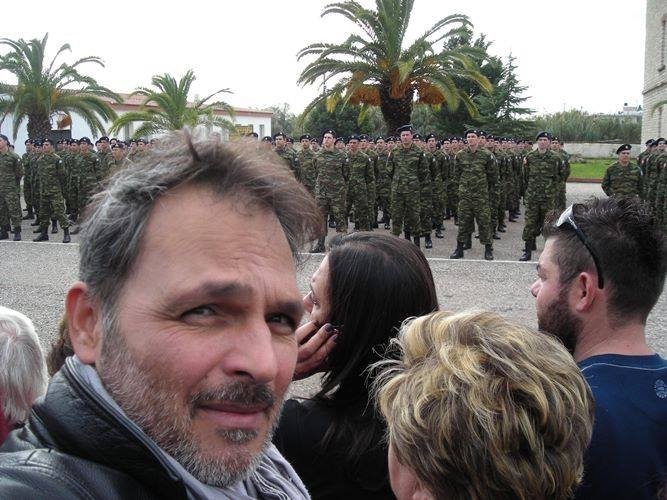 Ο γιος του Σταμάτη Γαρδέλη ορκίστηκε φαντάρος στο Μεσολόγγι [εικόνες] | iefimerida.gr 0