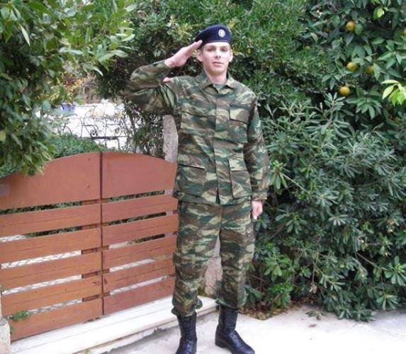 Ο γιος του Σταμάτη Γαρδέλη ορκίστηκε φαντάρος στο Μεσολόγγι [εικόνες] | iefimerida.gr 2