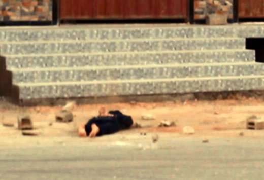 Εικόνες-σοκ: Τζιχαντιστές πετούν ομοφυλόφιλο από την ταράτσα διώροφου κτιρίου [εικόνες] | iefimerida.gr 3