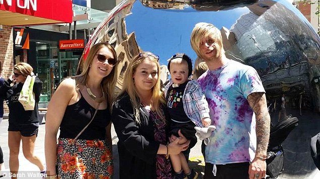 O «σούπερ ήρωας» ενός δίχρονου με δυσμορφία προσώπου –Ενας άνδρας με την ίδια ασθένεια [εικόνες] | iefimerida.gr 0