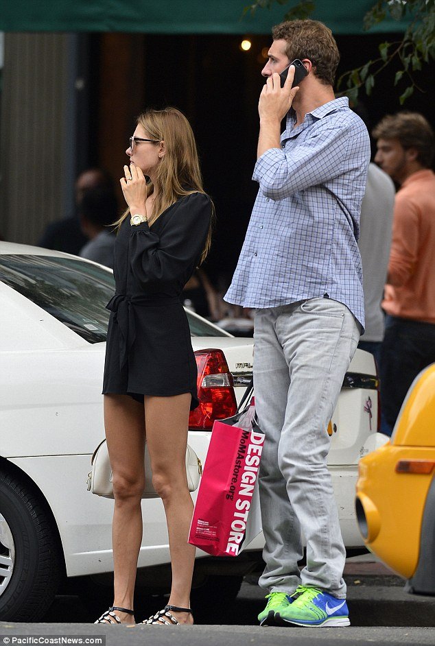 Το κορίτσι του Σταύρου Νιάρχου χορεύει με μαύρα εσώρουχα και γόβες στιλέτο [βίντεο] | iefimerida.gr 7