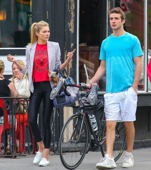 Το κορίτσι του Σταύρου Νιάρχου χορεύει με μαύρα εσώρουχα και γόβες στιλέτο [βίντεο] | iefimerida.gr 8