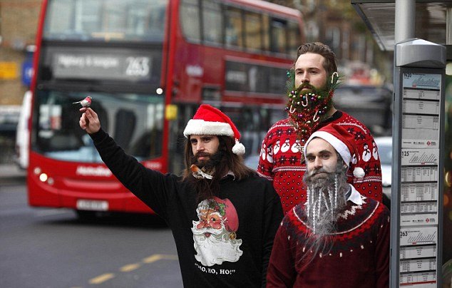 Νέα μόδα -Οι χίπστερ στολίζουν τα μούσια τους με χριστουγεννιάτικα στολίδια [εικόνες] | iefimerida.gr 0
