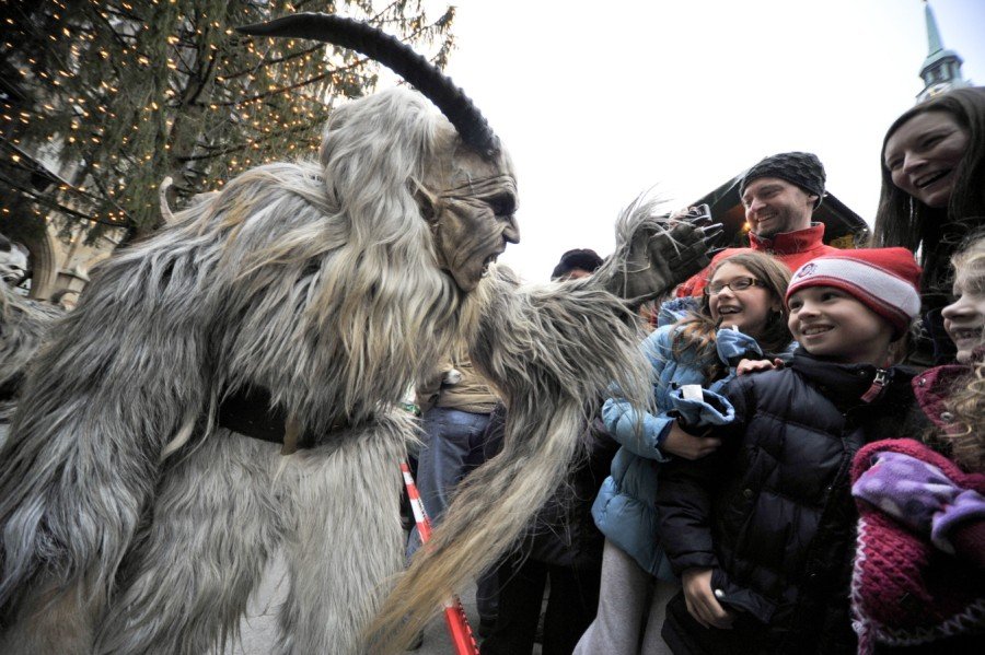 Ο διάβολος των Χριστουγέννων: Ο Krampus στον αντίποδα του Αγιου Βασίλη [εικόνες] | iefimerida.gr 0