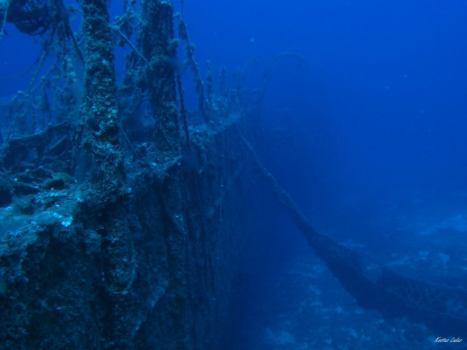 Ακόμα όρθιο το ΠΑΤΡΙΣ: Το ιστορικό ναυάγιο αναλλοίωτο στο βυθό του Σαρωνικού [εικόνες] | iefimerida.gr 0