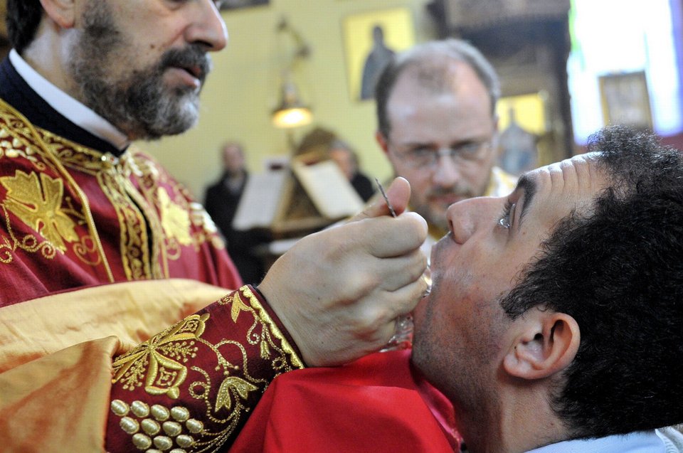 Συγκίνηση και κατάνυξη: Τα Χριστούγεννα στη μοναδική ελληνορθόδοξη εκκλησία της Ουαλίας [εικόνες] | iefimerida.gr 4