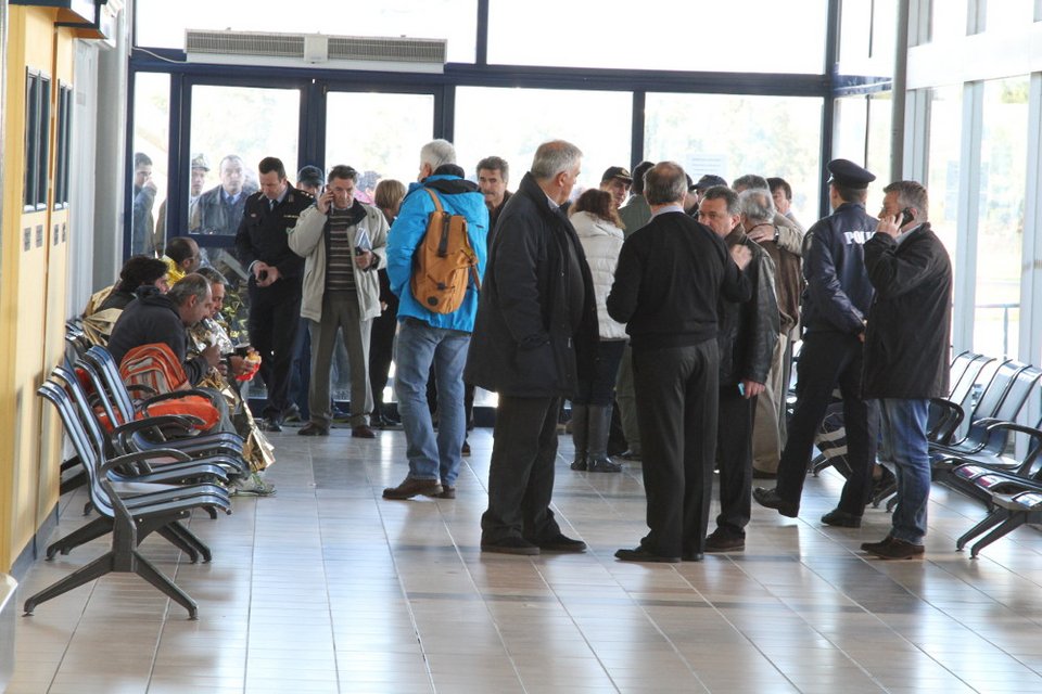Στην Κέρκυρα 7 Ελληνες διασωθέντες από το φλεγόμενο Norman Atlantic -Με αναπνευστικά στο νοσοκομείο [εικόνες] | iefimerida.gr 0