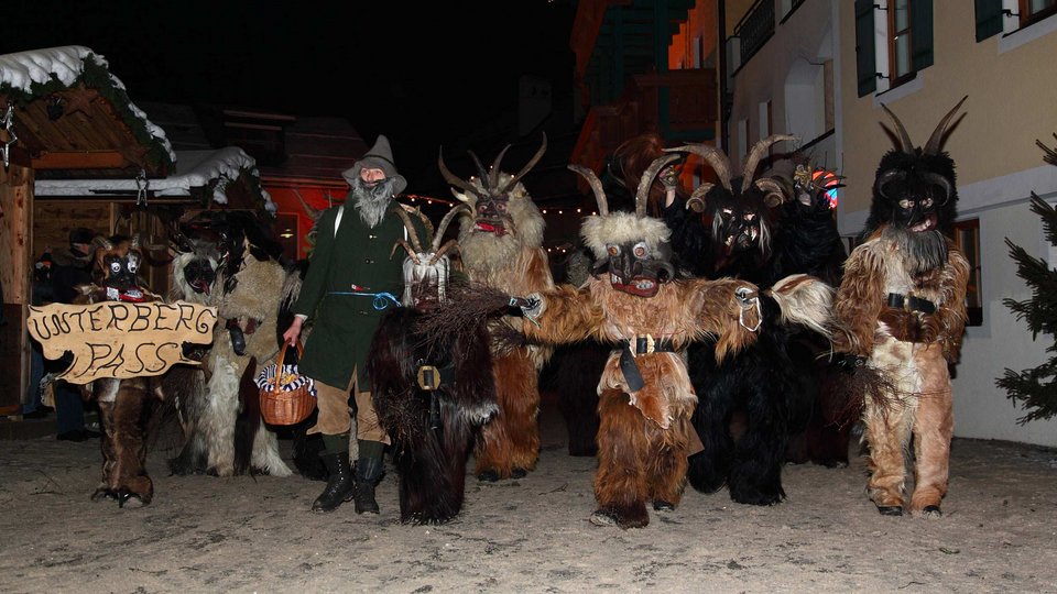 Ο διάβολος των Χριστουγέννων: Ο Krampus στον αντίποδα του Αγιου Βασίλη [εικόνες] | iefimerida.gr 2