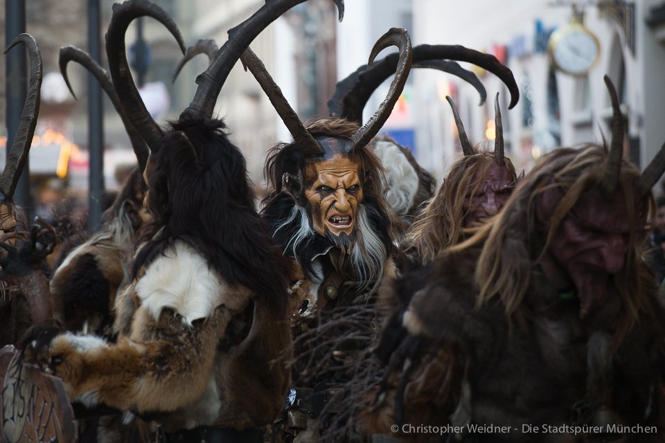 Ο διάβολος των Χριστουγέννων: Ο Krampus στον αντίποδα του Αγιου Βασίλη [εικόνες] | iefimerida.gr 1