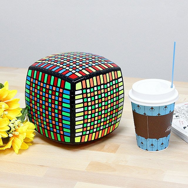 Αυτή είναι η μεγαλύτερη και η δυσκολότερη έκδοση του «Κύβου του Ρούμπικ» [εικόνες] | iefimerida.gr 1