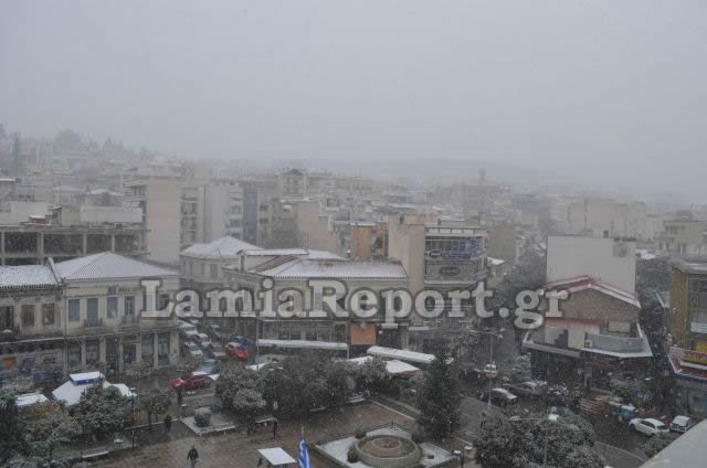 Χιονίζει ασταμάτητα στη Φθιώτιδα: Σε «παγοδρόμιο» έχει μετατραπεί η Εθνική Οδός [εικόνες] | iefimerida.gr 5