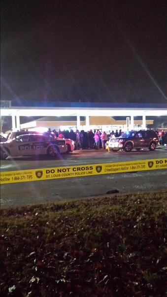 Αυτός είναι ο 18χρονος που πυροβόλησε αστυνομικός στο Φέργκιουσον -Κατέρρευσε η μητέρα του όταν τον αναγνώρισε [βίντεο & εικόνες] | iefimerida.gr 16